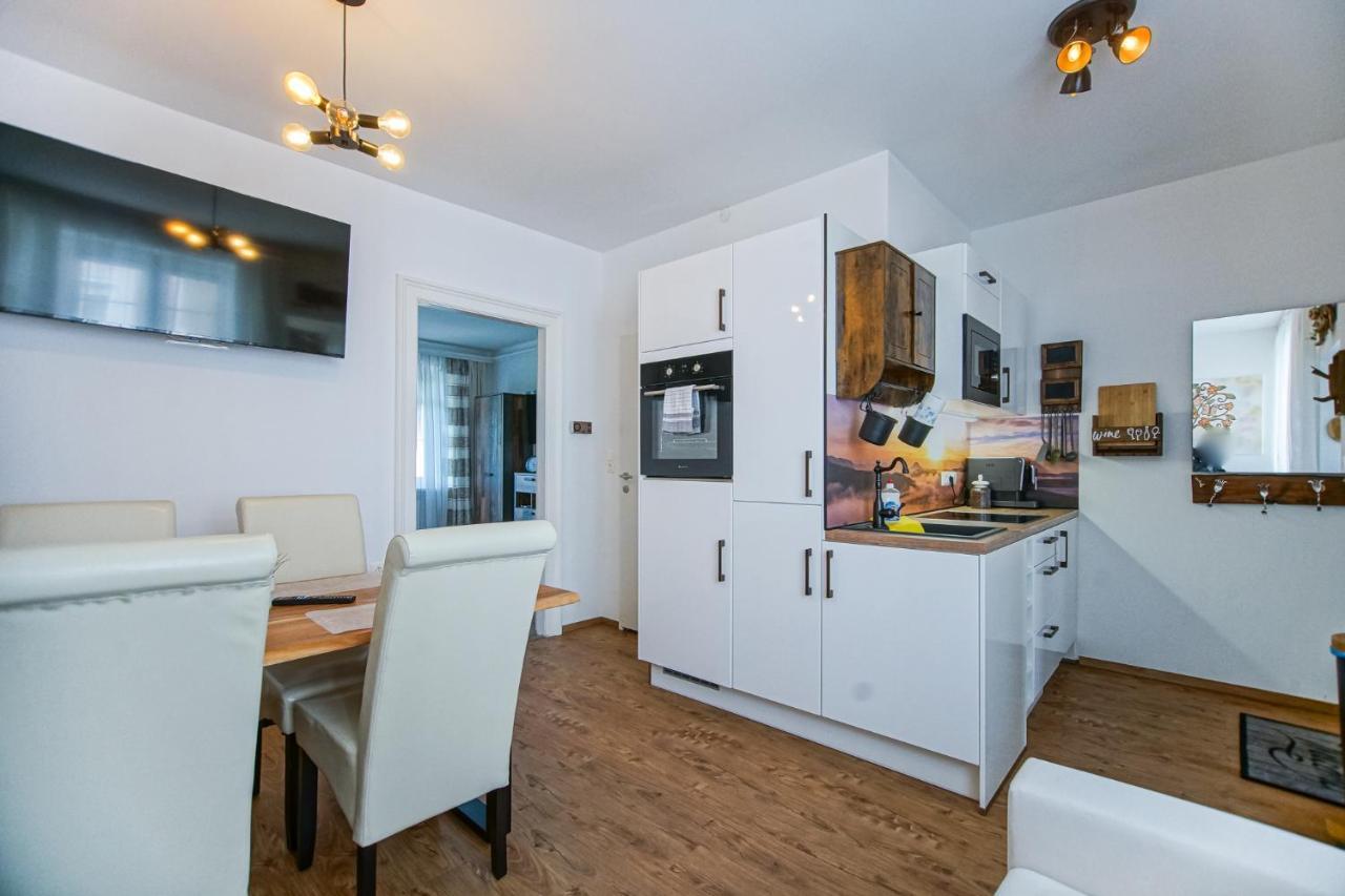 Auszeit Steiraland 7 Mit Ueberdachten Balkon Und Parkplatz Λεόμπεν Εξωτερικό φωτογραφία